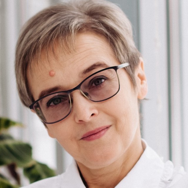 Гревцева Оксана Евгеньевна, директор АНО «Расстояние»